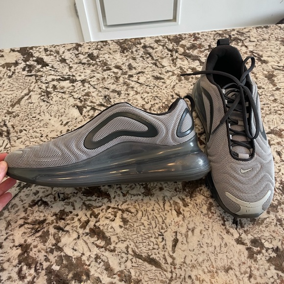 Nike air max. Lightly worn. - Picture 3 of 5